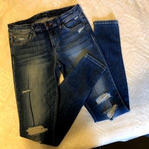 Joe’s Jeans EUC Women’s Skinny Distressed Jean Size 27